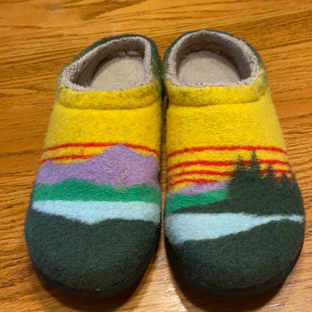 LL Bean Mountain Slippers